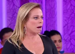 Casos de Família: homem agride mulher e Cristina Rocha parte para cima