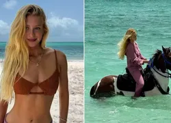 De biquíni, Marina Ruy Barbosa causa alvoroço com cavalo dentro do mar