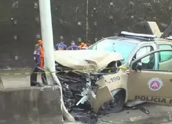 Dois PMs ficam em estado grave após baterem viatura em poste na Bahia