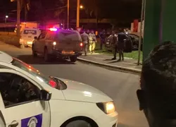 Dois homens são perseguidos e baleados após roubarem carro na Bahia