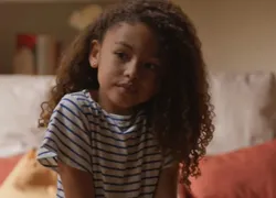 Dona de Mim: Sofia se apaixona pelo pai verdadeiro e ataca Leona
