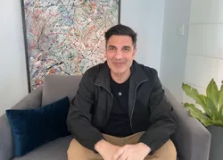 Edu Guedes e Ana Hickmann choram em vídeo e agradecem apoio