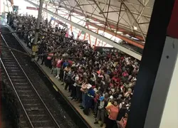 Estações do metrô de Salvador ficam lotadas após falha