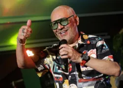 Ex-vocalista do Exaltasamba é internado após apartar briga entre cães