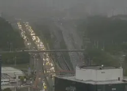 Frente fria chega a Salvador com chuvas e ventania; confira previsão