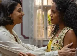 Garota do Momento: Beatriz faz convite e deixa Clarice aos prantos
