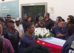 Guarda municipal morto com tiro no peito é enterrado em Salvador
