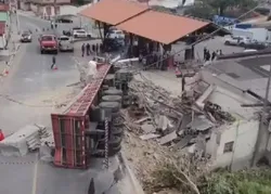 Motorista pula de carreta após perder controle da direção na Bahia