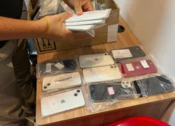 Operação contra pirataria apreende 201 celulares e armas na Bahia