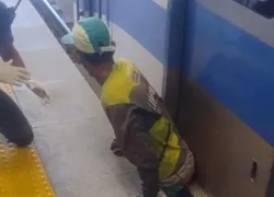 Passageiro fica preso entre trem e plataforma no metrô de Salvador
