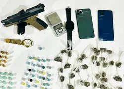 Polícia apreende armas e drogas com dupla em Lauro de Freitas