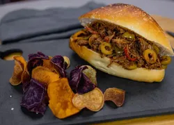 Receita de festa junina: aprenda a fazer carne louca com chips