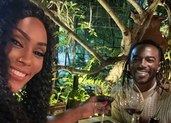 Rosiane Pinheiro posa com Jonathan Azevedo após assumir romance