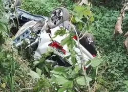 Técnica de enfermagem morre após carro cair em mata na Bahia