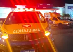 Três crianças caem de moto na Bahia após mochila prender em roda
