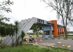Uefs anuncia concurso público para professor com salários de R$ 4 mil
