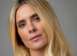 Carolina Dieckmmann explica mudança na grafia do nome