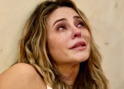'Vale Tudo': Heleninha é flagrada por César em momento vulnerável