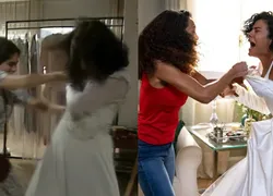 Vale Tudo: compare as cenas em que Raquel rasga o vestido de Fátima