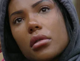 A Fazenda: Carol entra em desespero ao se comparar com Tamires