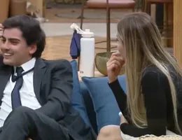 A Fazenda: Saory surta com crise de ciúmes e confronta Dudu: "Quem é?"