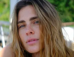 Carolina Dieckmmann abandona o loiro e muda visual para remake