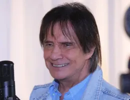 Equipe de Roberto Carlos se manifesta após susto em gravação