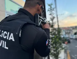 Mulher é presa por tráfico de drogas em Lauro de Freitas