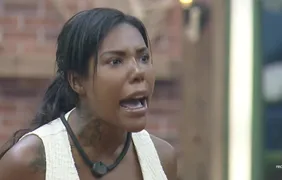 A Fazenda 17: Carol Lekker quer romper com a Record e sair do Brasil