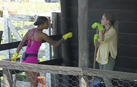 A Fazenda 17: Kathy e Saory formam aliança para pôr fim em Fabiano