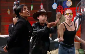 A Fazenda: Carol e Saory vão para cima de Mesquita e Duda com ataques