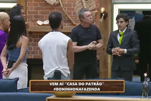 A Fazenda 17: Boninho faz aparição histórica e dá susto em peões