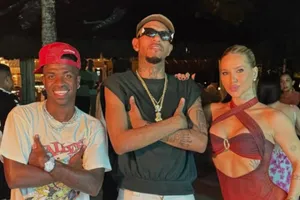 J. Eskine faz show para Virginia Fonseca e Vini Jr. em Trancoso; veja