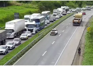 BR-324 apresenta lentidão em trechos durante saída para São João