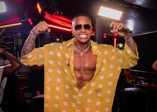 Carnatal 2025: bloco de Léo Santana enfrenta chuva e atraso