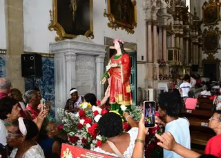 Devotos homenageiam Santa Luzia sábado em Salvador; veja programação