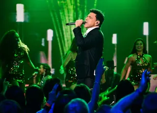 Emissoras se unem e Zezé Di Camargo vira nome proibido após polêmica