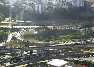 Obra em viaduto mexe com transporte público de Salvador; veja mudanças