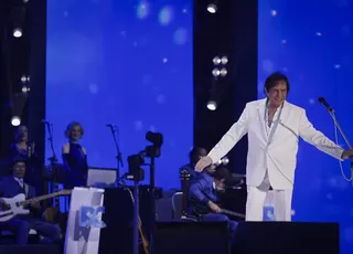 Roberto Carlos sofre acidente em gravação e é atendido em hospital