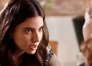 Três Graças: Ferette escorraça Lorena de casa e reação da filha choca