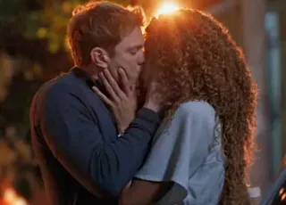 'Três Graças': Viviane se entrega a Leonardo, mas impõe condição