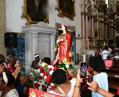 Devotos homenageiam Santa Luzia sábado em Salvador; veja programação
