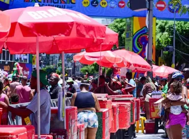 Cadastramento de ambulantes para festas de Salvador vai até quinta