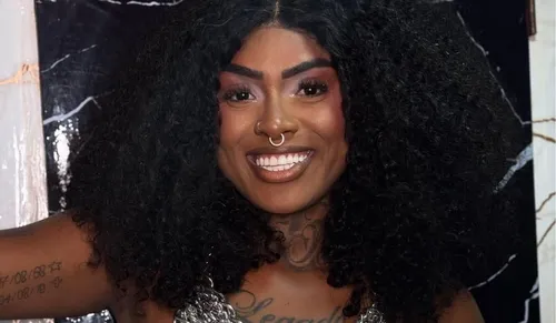 
					A Dama deixa mansão após polêmica com a ex namorada; entenda
				
				