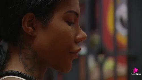 
					A Fazenda 17: Carol Lekker desaba no choro e detona peões: 'Capetas'
				
				