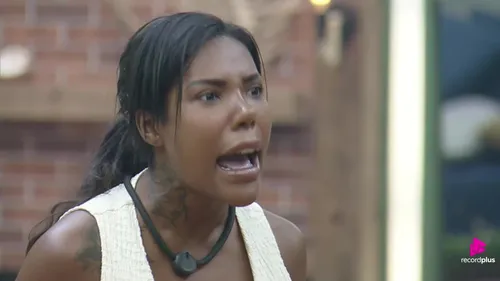 
					A Fazenda: Carol encurrala Walério contra a parede ao tirar satisfação
				
				