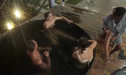   					A Fazenda 17: Carol ameaça abandonar grupo e traça armadilha com rival  				  				