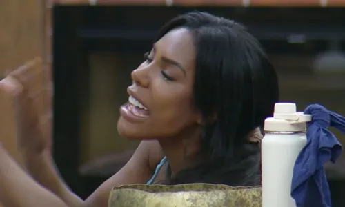 
					Resumo A Fazenda 17: Dudu acusa Saory, Carol se revolta e Yoná detona
				
				