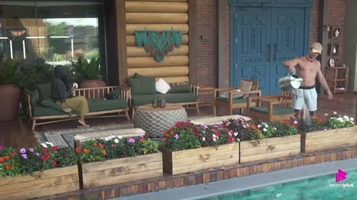 
					A Fazenda 17: Carol chora após armar maquete contra Duda e Mesquita
				
				