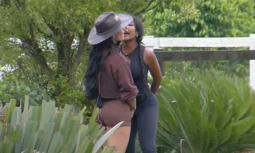 
					A Fazenda 17: Carol cospe em Rayane durante briga: 'Vai me agredir'
				
				
